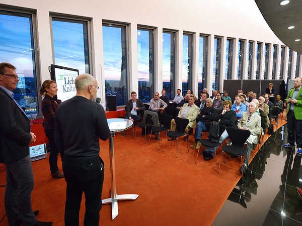 Carsten Zieseniß, Nona Schulte-Römer und Dietrich Henckel im Gespräch mit Dennis Köhler