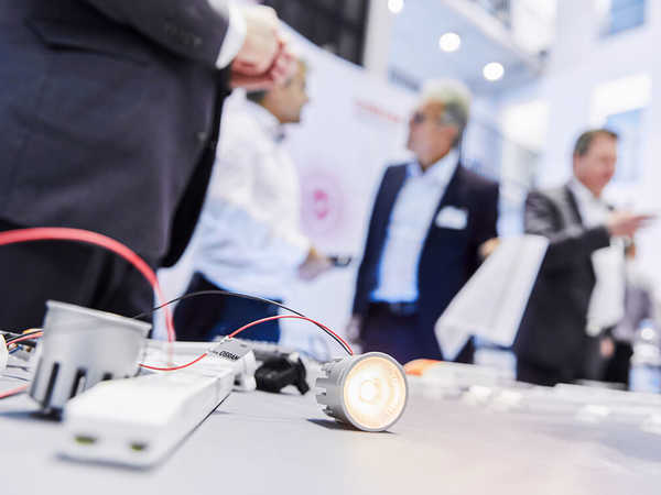 Vorträge, Präsentationen und Austausch zu aktuellen Themen der Lichttechnik, LED und modernen Leuchten