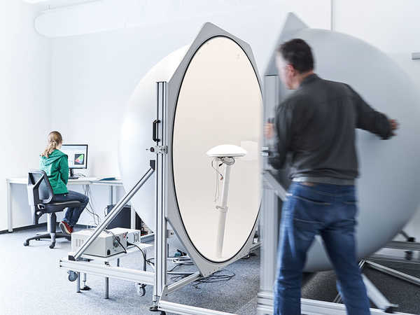 Schulung und Lichtmessung in der U-Kugel mit Auswertung des Lichtstroms und der Farbtemperatur