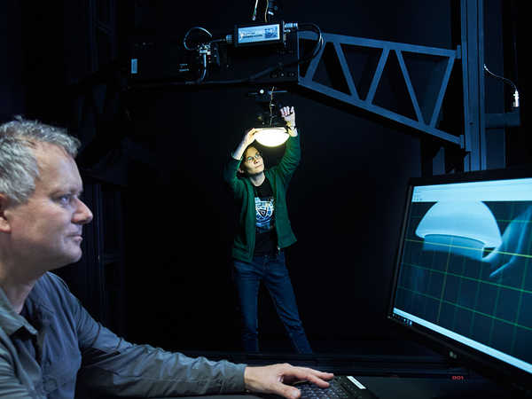 Schulung und Lichtmessung am Nahfeldgoniofotometer mit Veranschaulichung der Lichtstärkeverteilung LVK