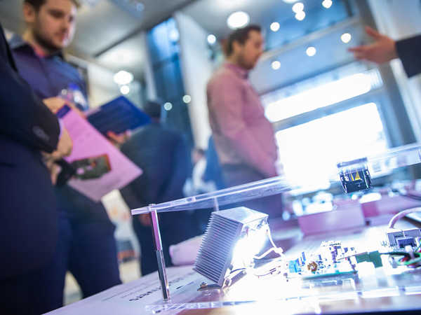 Vorträge, Präsentationen und Austausch zu aktuellen Themen der Lichttechnik, LED und modernen Leuchten