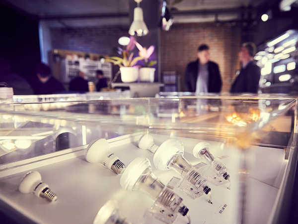 Messe zu Innovationen in Design und Technik von Lampen und Leuchten