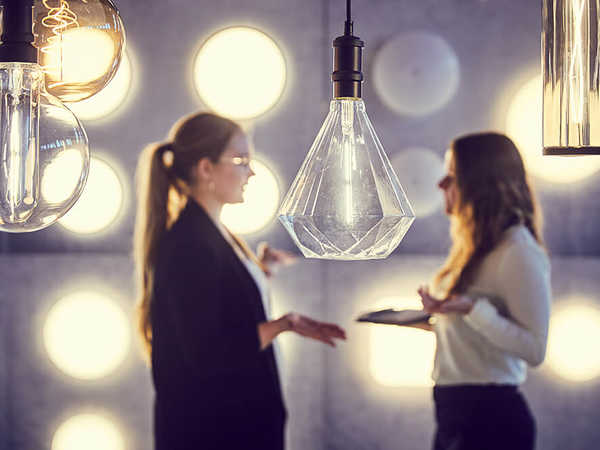 Messe zu Innovationen in Design und Technik von Lampen und Leuchten