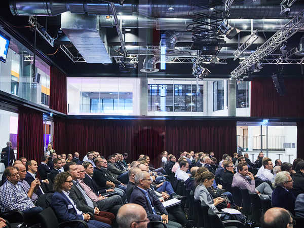 Vorträge, Präsentationen und Austausch zu aktuellen Themen der Lichttechnik, LED und modernen Leuchten