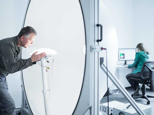 Schulung und Lichtmessung in der U-Kugel mit Auswertung des Lichtstroms und der Farbtemperatur