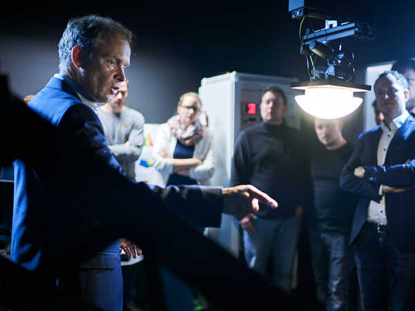 Schulung und Lichtmessung am Nahfeldgoniofotometer mit Veranschaulichung der Lichtstärkeverteilung LVK