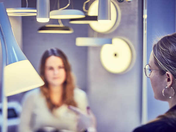 Messe zu Innovationen in Design und Technik von Lampen und Leuchten