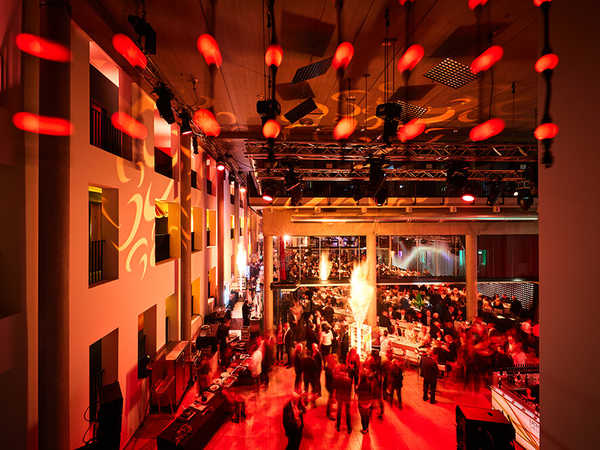 Messe zu Innovationen in Design und Technik von Lampen und Leuchten