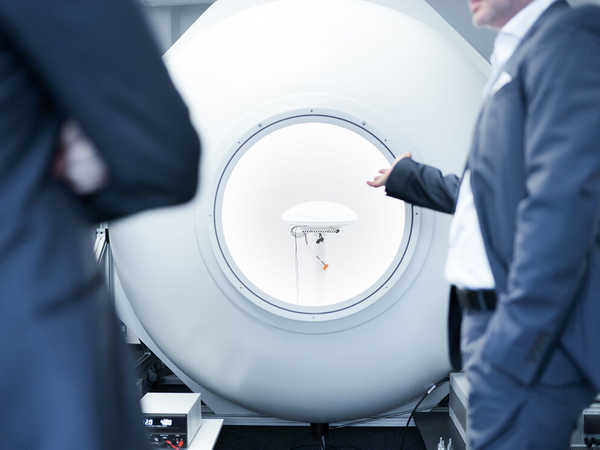 Schulung und Lichtmessung in der U-Kugel mit Auswertung des Lichtstroms und der Farbtemperatur