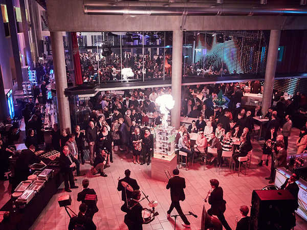 Messe zu Innovationen in Design und Technik von Lampen und Leuchten