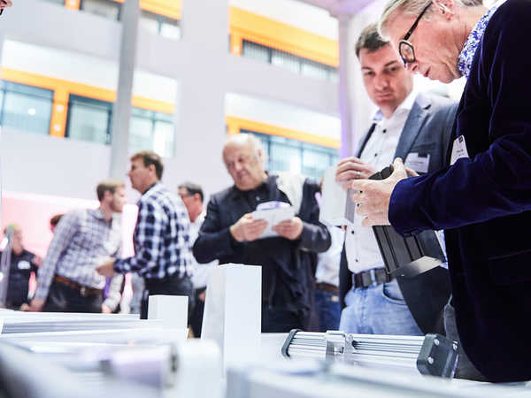 Vorträge, Präsentationen und Austausch zu aktuellen Themen der Lichttechnik, LED und modernen Leuchten