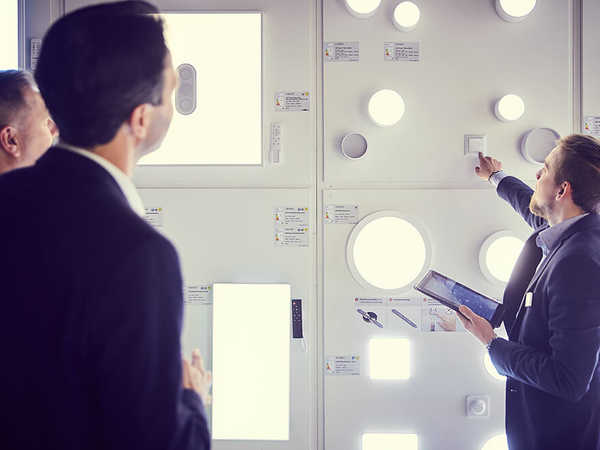 Messe zu Innovationen in Design und Technik von Lampen und Leuchten