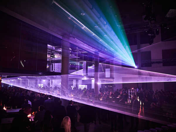 Messe zu Innovationen in Design und Technik von Lampen und Leuchten