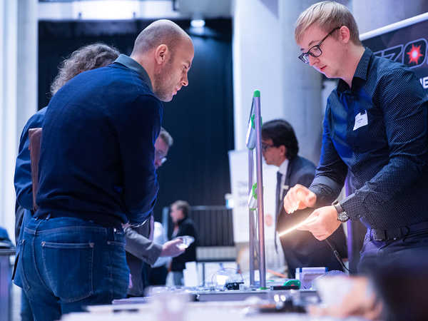 Vorträge, Präsentationen und Austausch zu aktuellen Themen der Lichttechnik, LED und modernen Leuchten