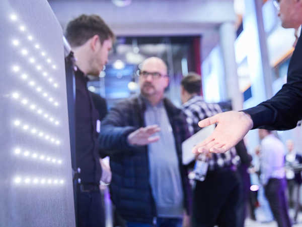 Vorträge, Präsentationen und Austausch zu aktuellen Themen der Lichttechnik, LED und modernen Leuchten